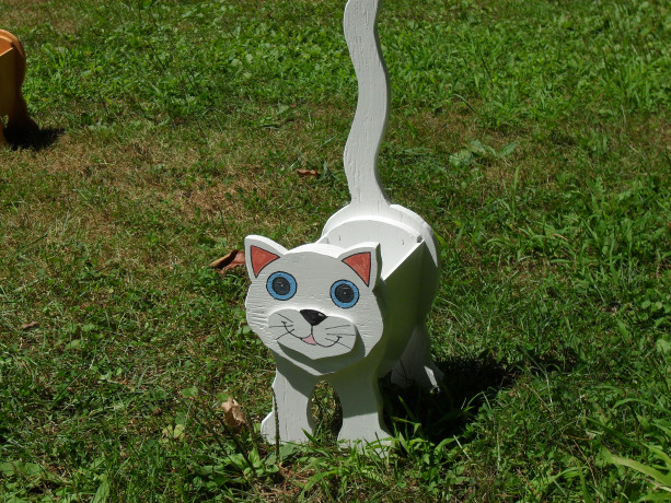 "Snowball" White cat planter box