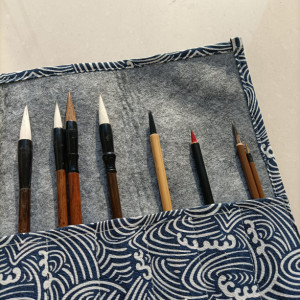 Chinese Calligraphy Brush Set - Including 11 Brush Pen and Brush Holder | Blue Waves Pattern Pen Holder