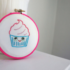 Cute Cupcake Embroidery Hoop Handmade Home Decor, Sublime Stitching Heidi Kenney, Food With Faces, Quirky Art, Quirky Gift, Cupcake Art