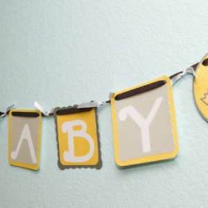 Chick polka dot Banner - yellow grey - (4 characters and and 2 chicks)
