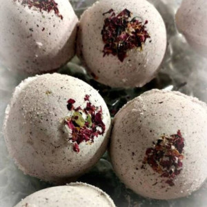 3 Patchouli Rose Bath Bombs / bath fizzy / aromatherapy luxury bath / with rosewater and patchouli essential oil topped with rose petals