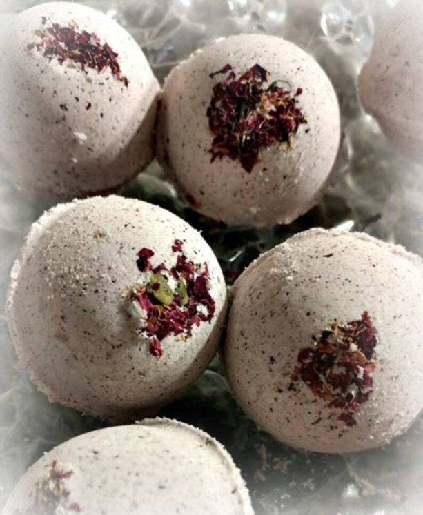 3 Patchouli Rose Bath Bombs / bath fizzy / aromatherapy luxury bath / with rosewater and patchouli essential oil topped with rose petals