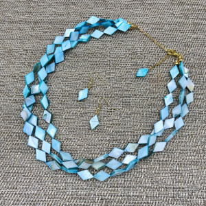 Pearl Statement Necklace, Shell Bead Necklace, Pearl Necklace, Mother of Pearl Statement, Chunky Necklace, Statement Necklace, Blue Necklace