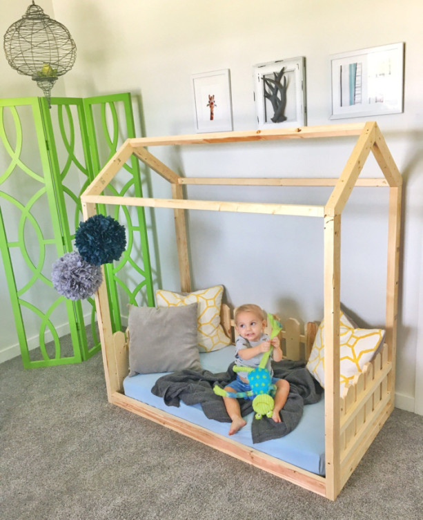 Made in US Toddler House Bed + picket fence