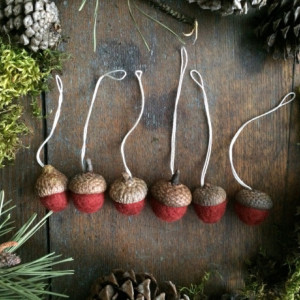Felted acorn ornaments, set of 6, Brick Red, woodland ornaments for Waldorf Christmas decor, miniature wool ornaments, red mini ornaments