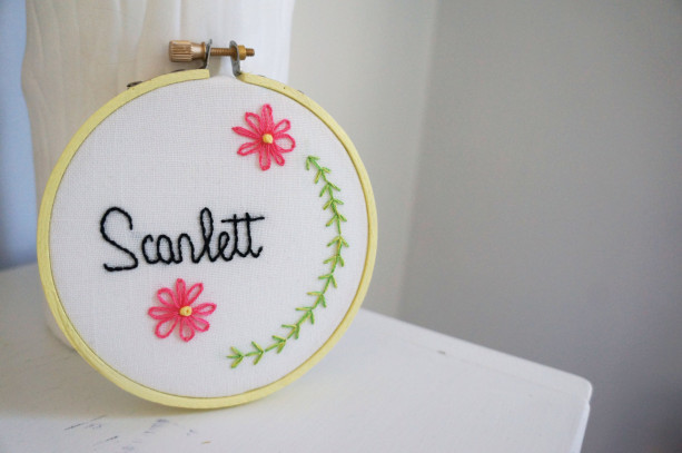 Personalized Baby's Name Embroidery Hoop Art Nursery Decor, Daisy Art, Gift for Baby, Custom Baby's Name Sign, Custom Baby Shower Gift