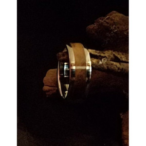Size 6 1/4 wood and resin ring, Stainless steel core with stainless edges bring out the beauty of this ring. band width 6mm