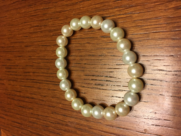 White Pearl Glass Bead Elastic Bracelet