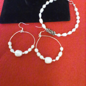 Fresh water pearl bracelet & hoop earrings
