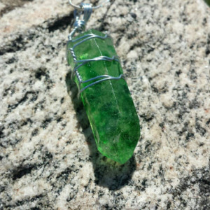 Wire Wrapped Emerald Green Color Resin And Glass Crystal Pendant Necklace