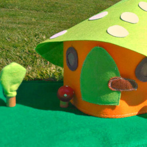 woodland mushroom play mat - Fairy home - Gome home - Fairy doll  - Pixie - girls toys - Small dollhouse - Dollhouse - Peg dolls - Felt toy