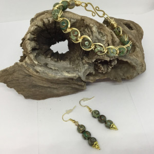 Healing  crystal bracelet, Healing bracelet, Healing earrings, Green bracelet, Green earrings, Beautiful set for her