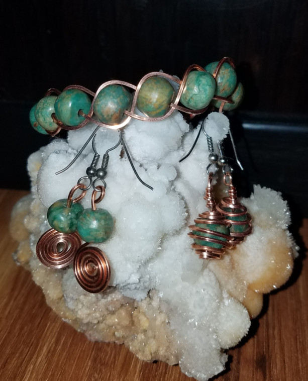 Jade bracelet/earrings collection 