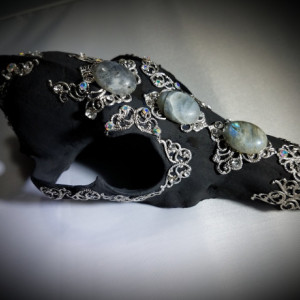 Wunderland Exclusive // Elegant death. ONE OF A KIND!! // decorated skull //labradorite // curiosity collection // gothic home