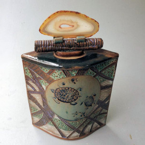 Sea Turtle Vase Vessel with agate lid 