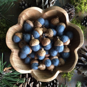 Felted wool acorns, Slate Blue, wholesale set of 50, for winter home decor, table decoration, blue bowl filler, woodland wedding, blue acorn