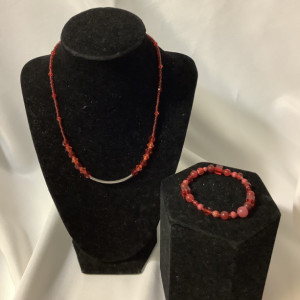 Red beaded necklace, bracelet 