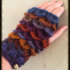 Crochet dragon scale feather crocodile woman Fingerless gloves