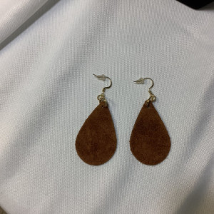 Teardrop leather gold earrings 