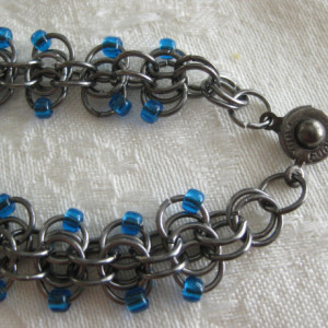 Chainmail bracelet/earrings set Blue seed beads Gunmetal 