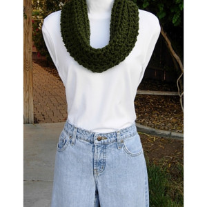 Dark Solid Green Winter Cowl Scarf, Color Options, Women's Extra Soft Short Wide Crochet Knit Acrylic Circle Scarf, Ready to Ship In 3 Days