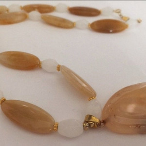 Yellow Agate Gemstone Beaded Necklace with Pendant