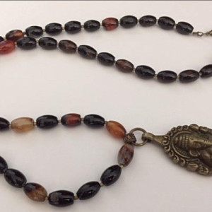 Pretty Agate Oval Beaded Necklace with Elephant Pendant