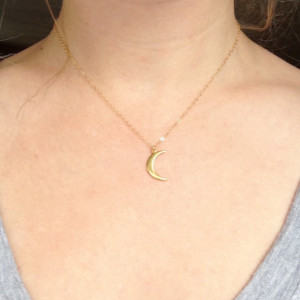 gold crescent moon necklace, crescent moon necklace, gold moon necklace, gold half moon necklace, delicate moon pendant necklace,