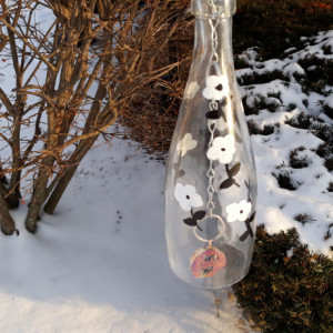 Black and white flower wind chime