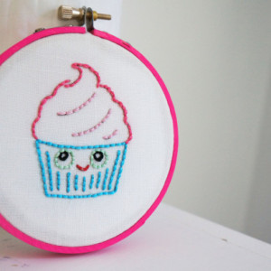 Cute Cupcake Embroidery Hoop Handmade Home Decor, Sublime Stitching Heidi Kenney, Food With Faces, Quirky Art, Quirky Gift, Cupcake Art