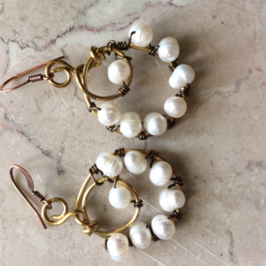 Handmade hoop earrings wrapped freshwater pearls. #E00338