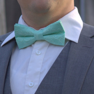 Mint Green Lace Bow Tie - Mint Men's Bow Tie - Groom Bow Tie - Bridal Party Bow Tie - Mint Baby Bow Tie -Groomsmen Bow Tie