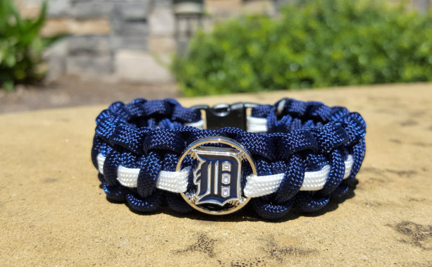 Detroit Tigers Paracord Bracelet MLB Officially Licensed Charm
