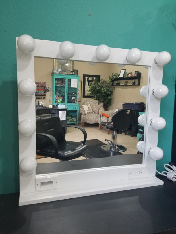 WHITE 32 X 28 Lighted Hollywood style Glamour vanity mirror