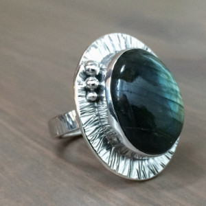 Labradorite Ring, Natural Flashy Labradorite and Sterling Silver Ring, Ring for Women, Big Ring, Silver Ring, Tree-bark Texture Ring