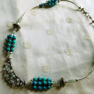 22 1/2" long necklace  with Silver tone curve links, with turquoise beads stones, glass beads & silver tone beads. #N00135