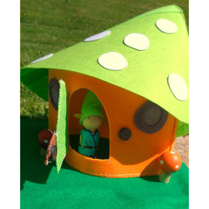 woodland mushroom play mat - Fairy home - Gome home - Fairy doll  - Pixie - girls toys - Small dollhouse - Dollhouse - Peg dolls - Felt toy