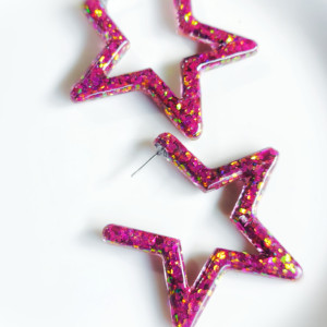 Star shaped resin hoop earrings 