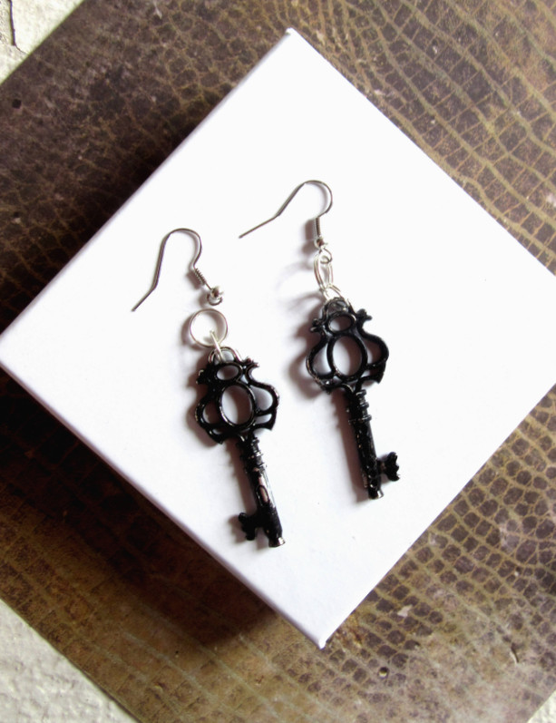 Black Key Earrings, Skeleton Key Jewelry, Skeleton Key Earrings, Key Charm Earrings, Key Jewelry, Steampunk Key, Steampunk Earrings Key