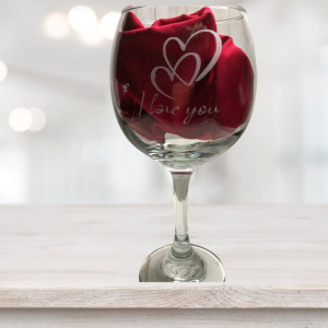Custom wine glass, red or white wine lovers gift, ideal couples engagement gift, Rehearsal Dinner Gift, bridal wine glass, bridal party