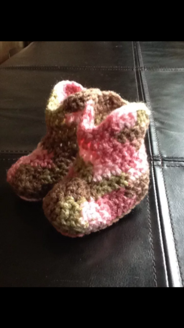 0/6 Month Pink Camo Baby Girls Crocheted Cowboy Boots