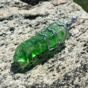 Wire Wrapped Emerald Green Color Resin And Glass Crystal Pendant Necklace