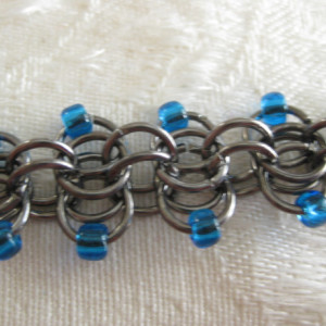 Chainmail bracelet/earrings set Blue seed beads Gunmetal 