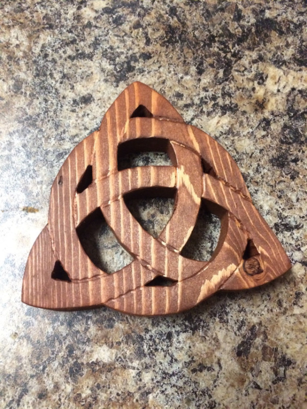 Wooden Celtic Trinity Knot Trivet, Handmade Trivet, pot holder
