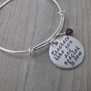 Teacher's Bracelet- "Teachers like you are special and few" with an accent bead in your choice of colors- Gift for Teacher