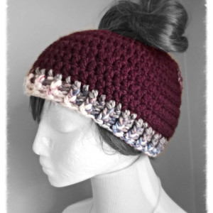 Messy bun hat / ponytail hat / winter hat