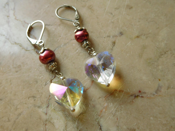 Delicate crystal hearts earrings with freshwater burgundy beads, with stainless steel lever back earrings hooks. #E00310