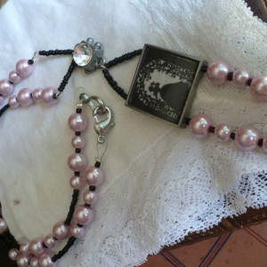 Elegant Rosy Pearls Necklace