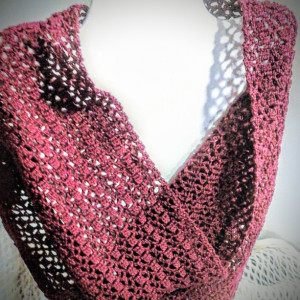 Lacy Infinity Cowl in Burgundy
