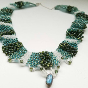 Elegant Hand-Woven Labradorite and Beaded Necklace